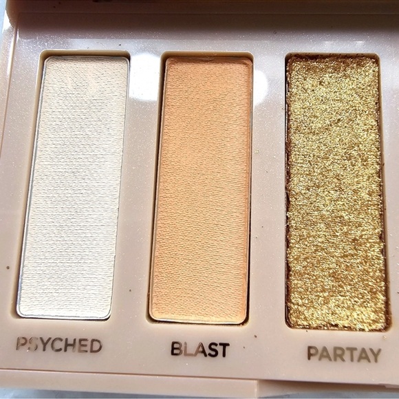 Exclusive Limited Edition Urban Decay SMILEY Mucho Happy Eyeshadow Pallet - Picture 7 of 12